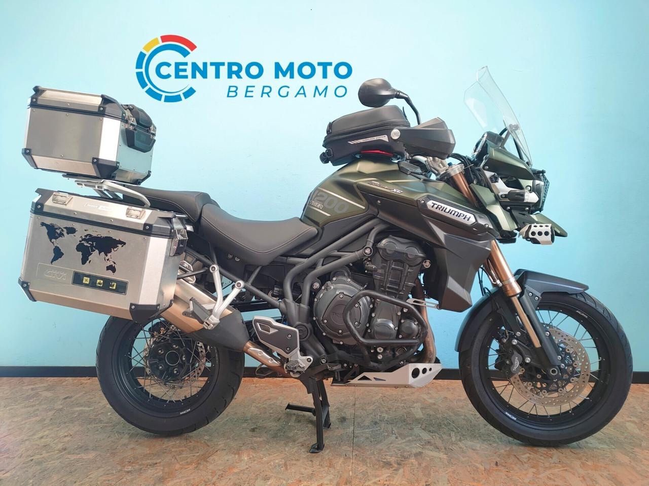 Triumph Tiger Explorer XC con tris bauletti GIVI