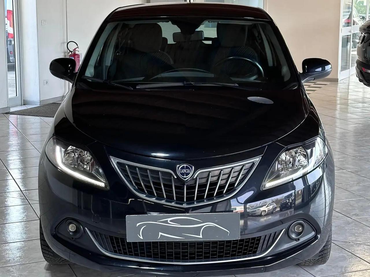 Lancia Ypsilon 1.0 FireFly 5 porte S&S Hybrid Silver