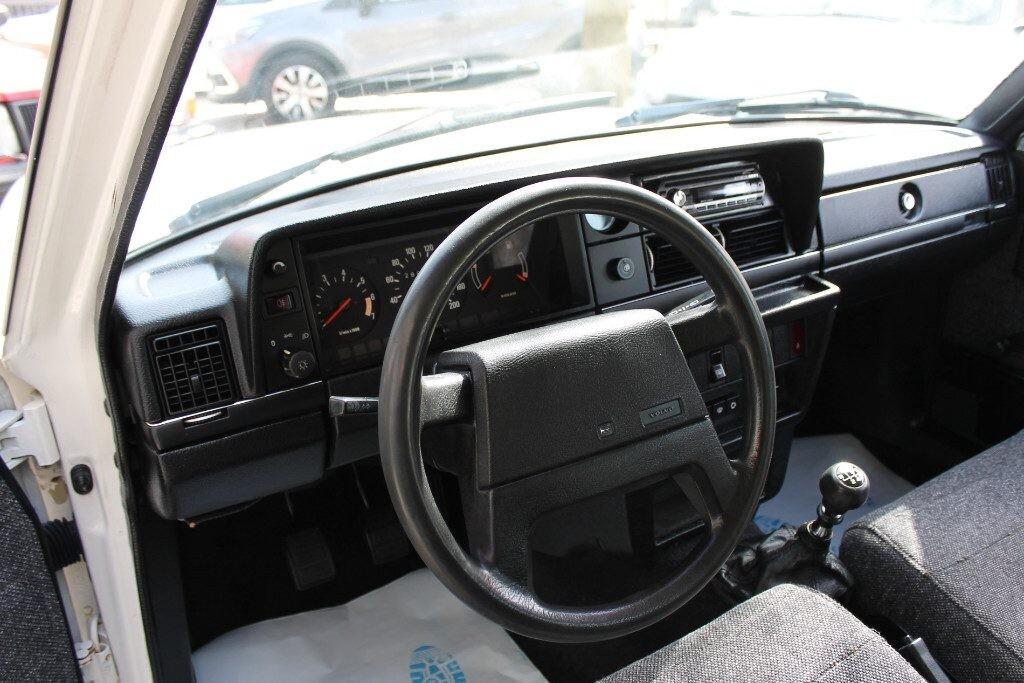 VOLVO 240 2.0 cat Station Wagon Polar