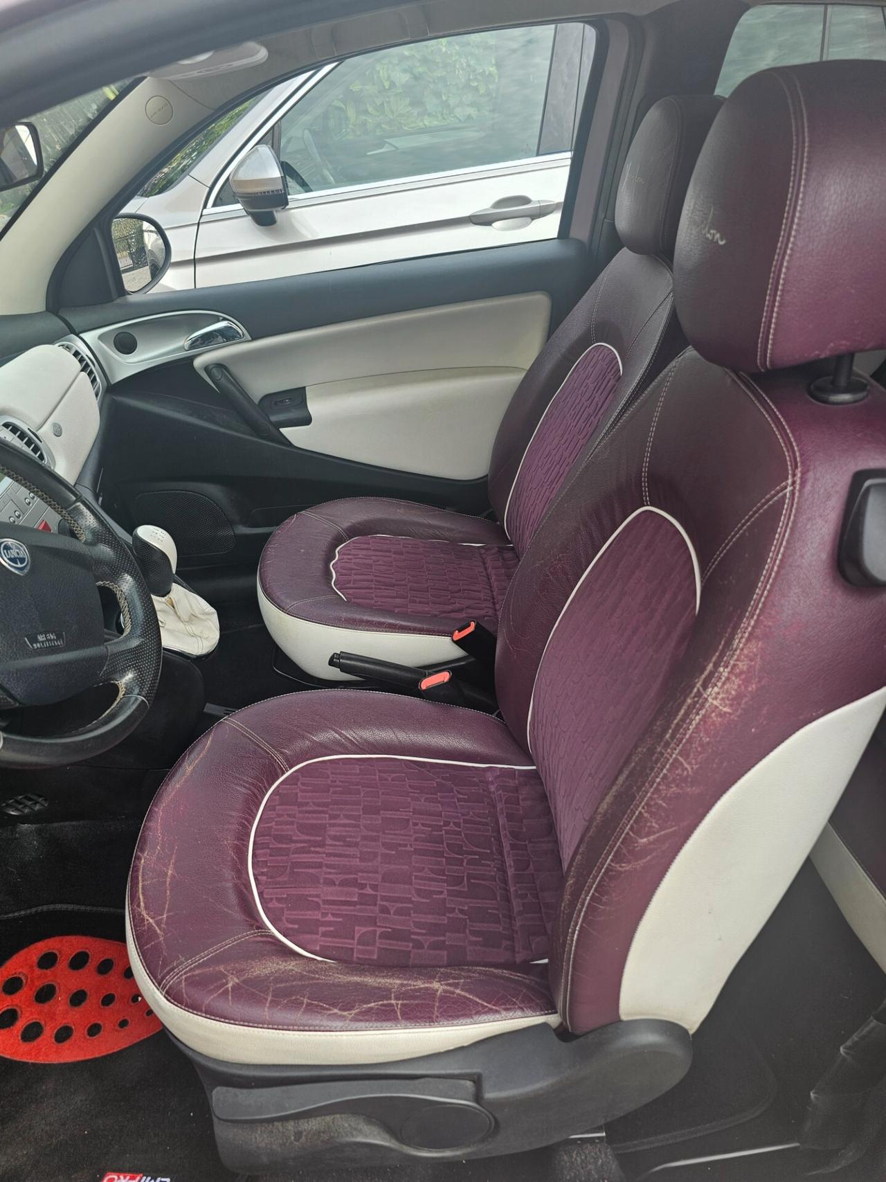Lancia Ypsilon 1.3 MJT 75 CV Unyca