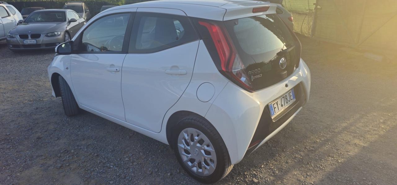 Toyota Aygo Connect 1.0 VVT-i 72 CV 5 porte x-clusiv