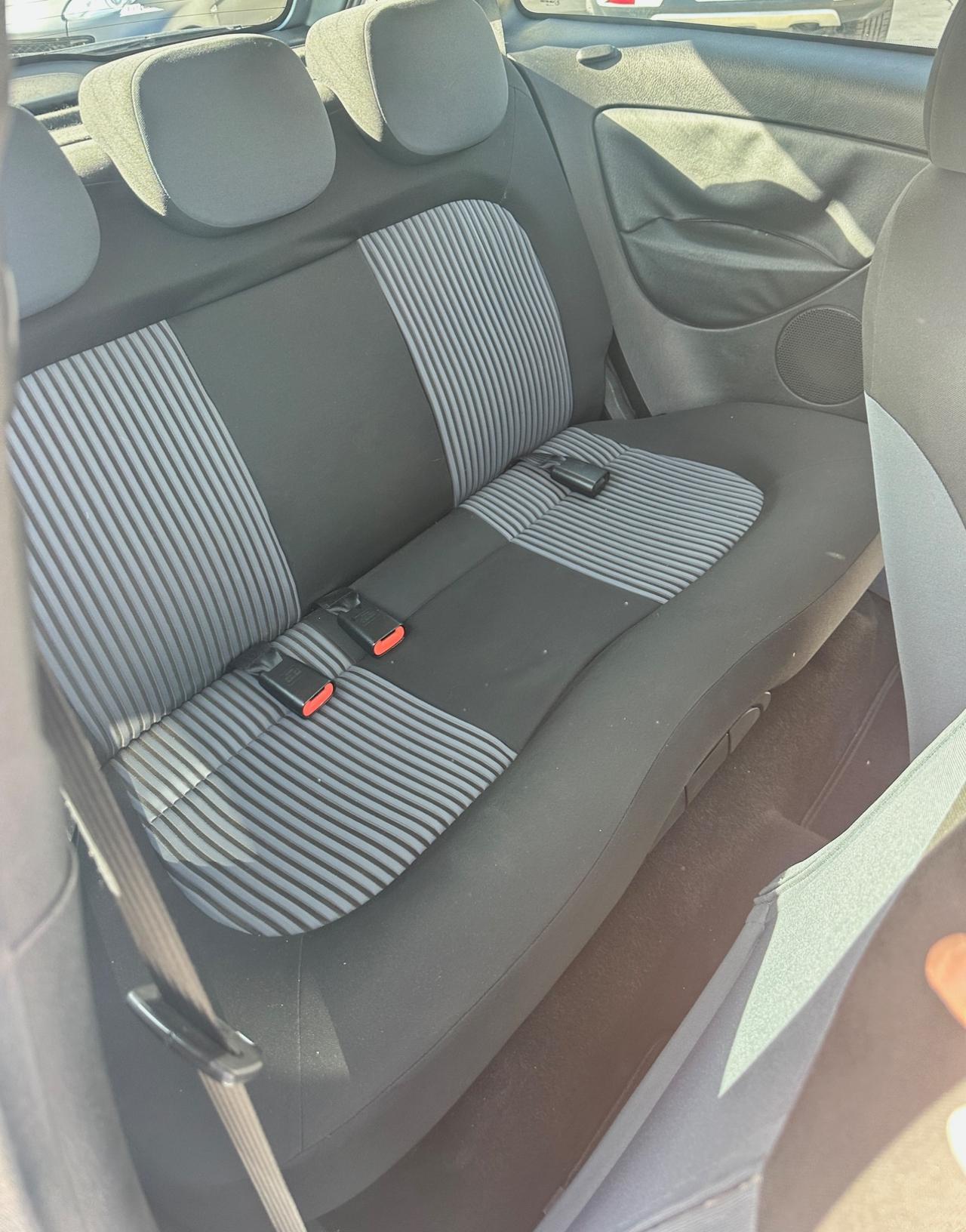 Lancia Ypsilon 1.3 MJT 75 CV 3p VERSUS