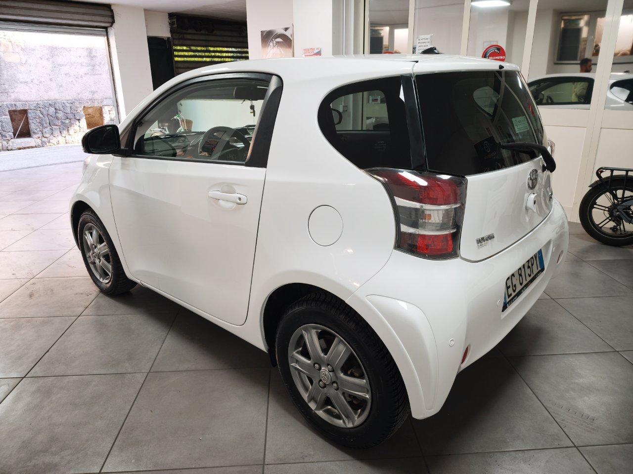 Toyota iQ 1.0 Tobasco cvt