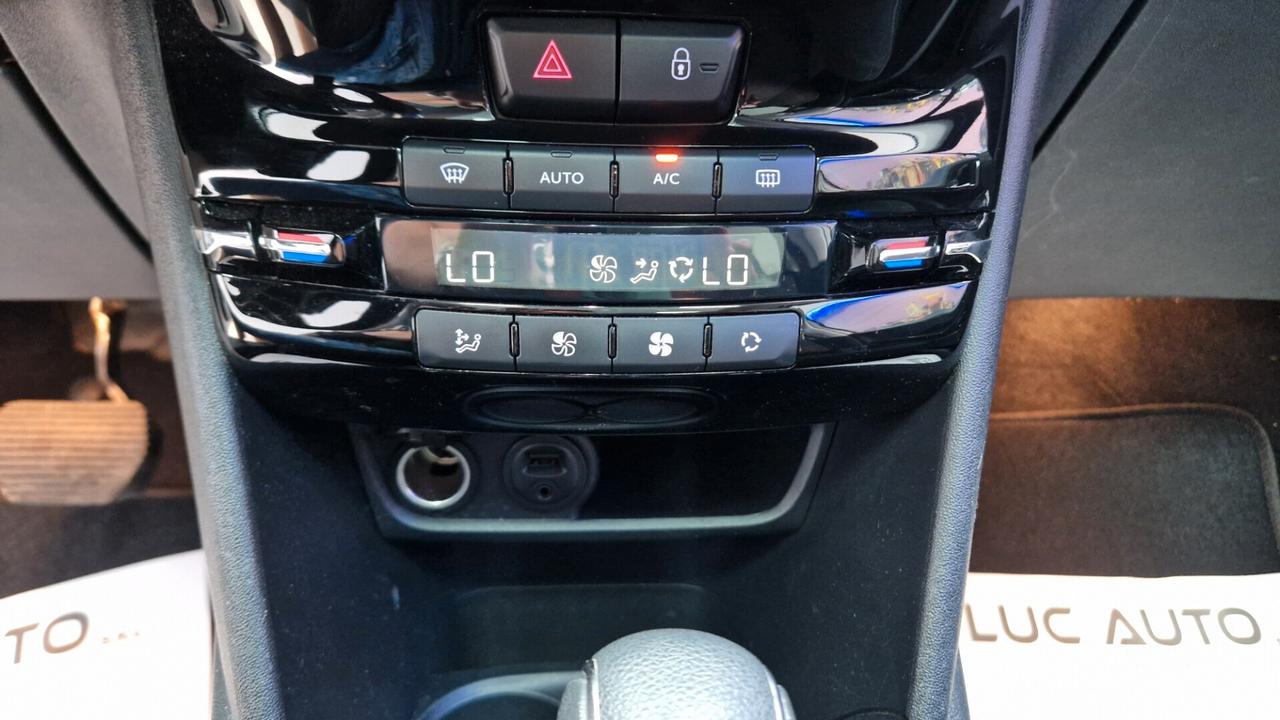 Peugeot 208 tetto panoramico