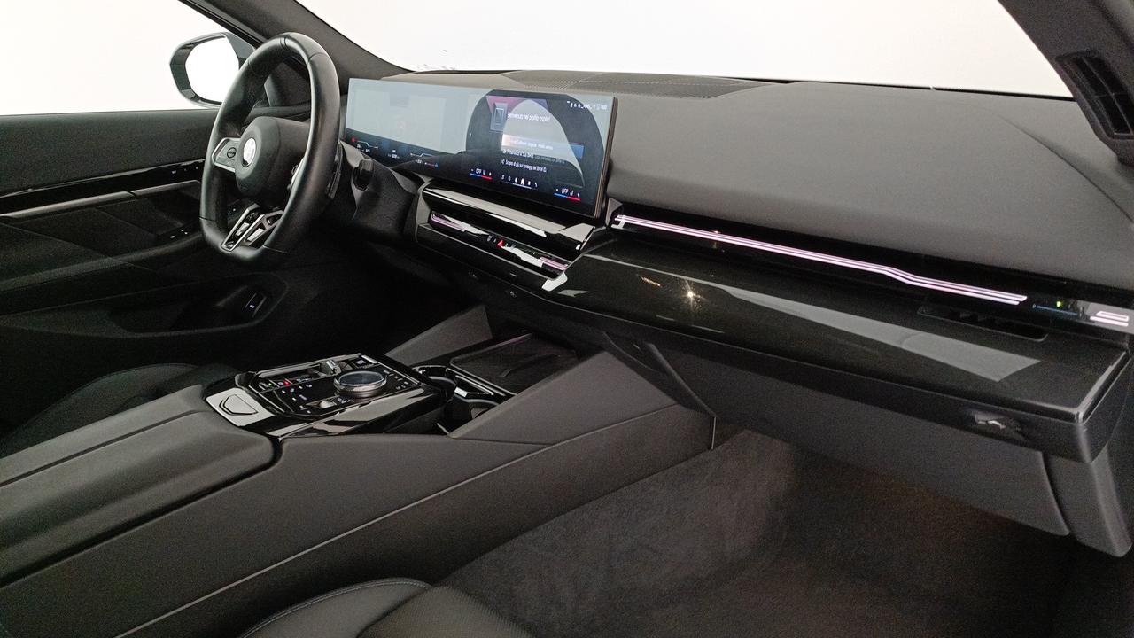BMW Serie 5 G61 2024 Touring - 540d Touring 48V xdrive MSport Pro 183kW auto