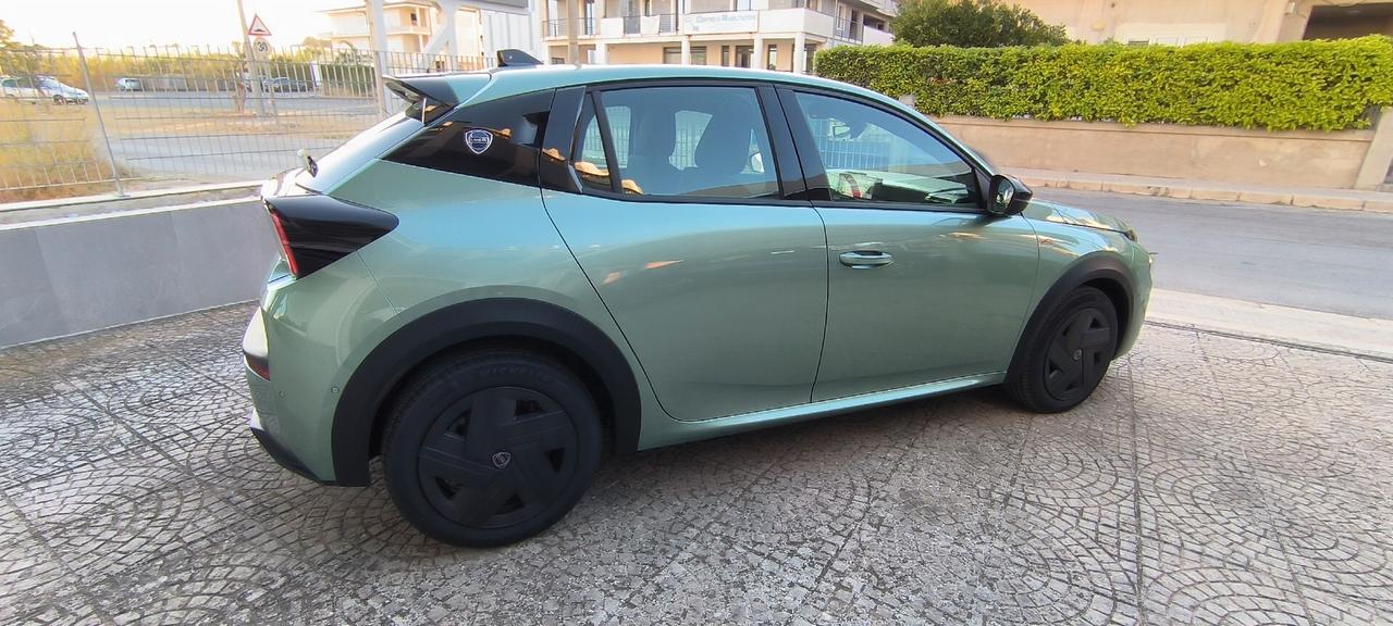 Lancia Ypsilon Hybrid e-DCT