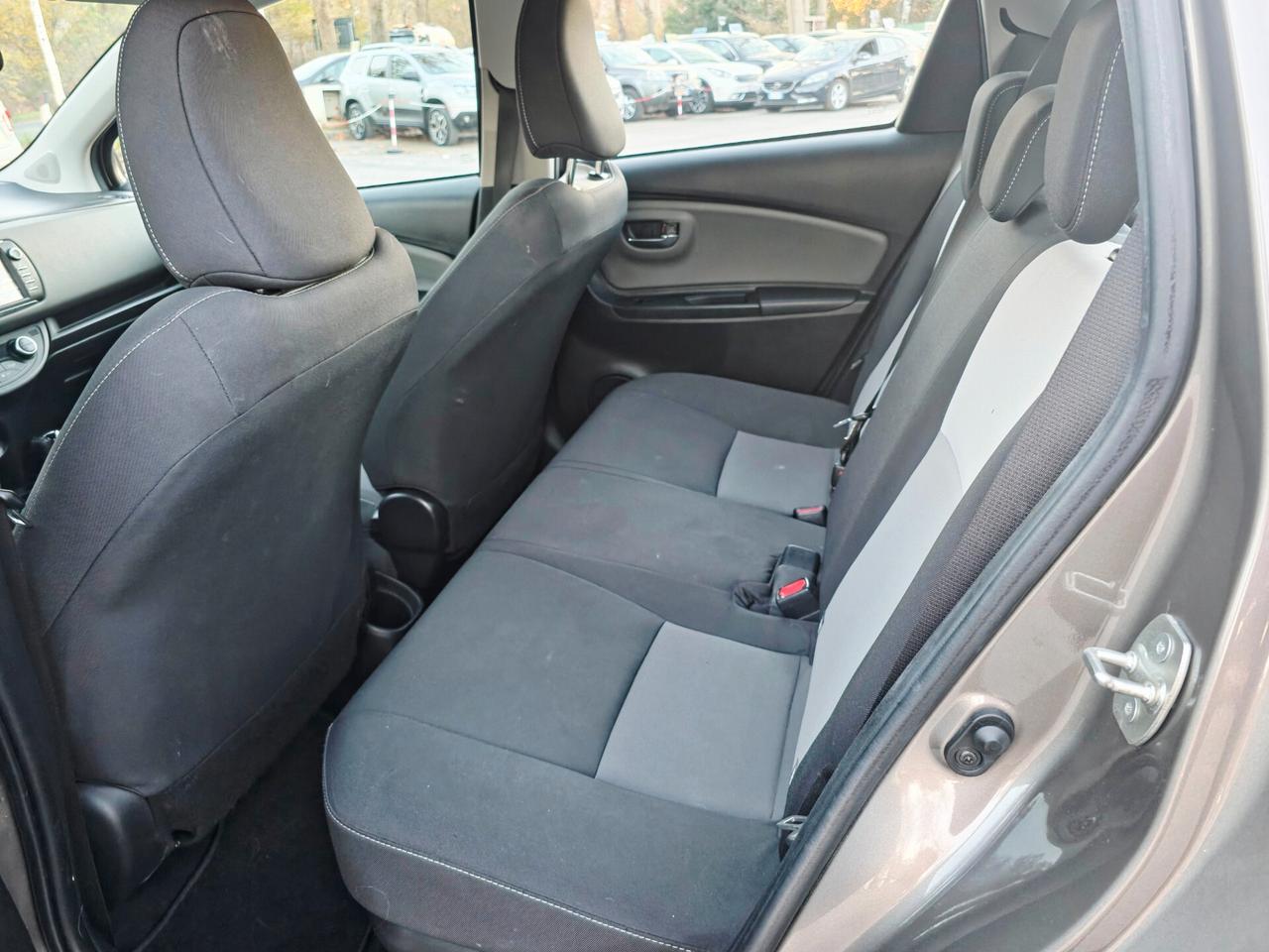 Toyota Yaris 1.5 Hybrid 5 porte Business 2017-E6B Automatico NEO