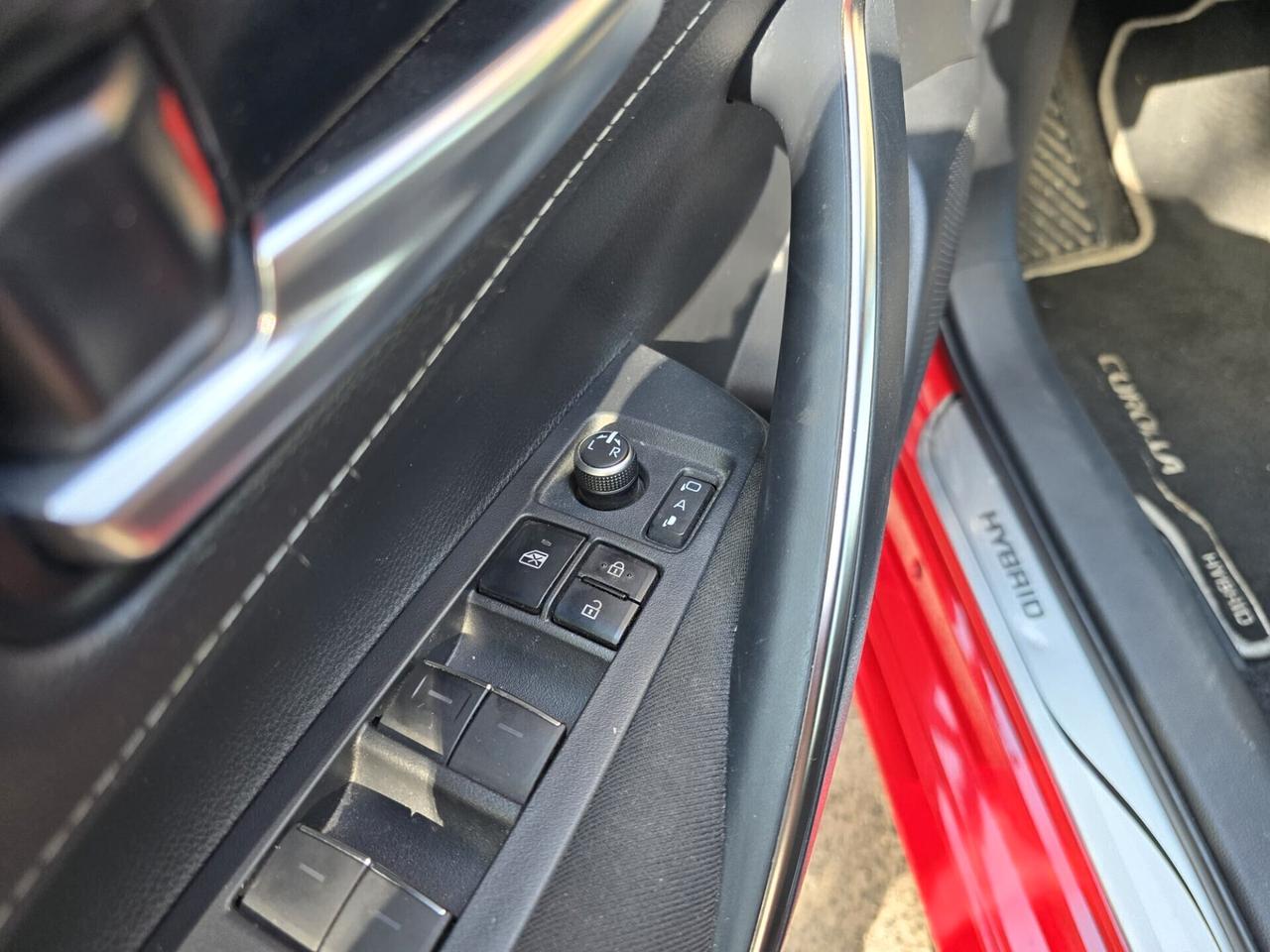 Toyota Corolla TS 1.8 Hybrid Business Tech N1