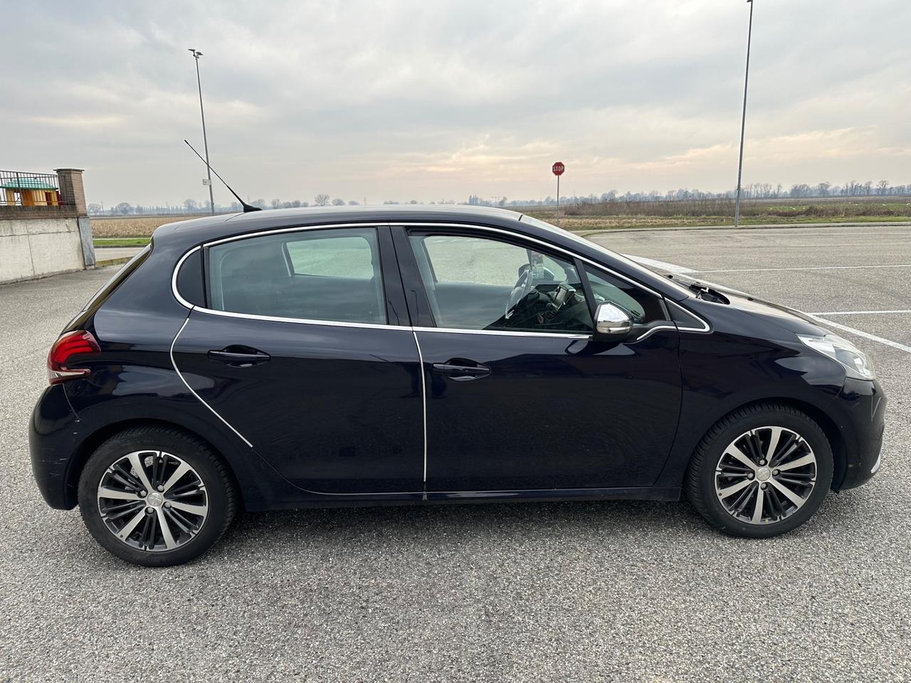 Peugeot 208 1,4 DIESEL EURO 6 NEOPATENTATI