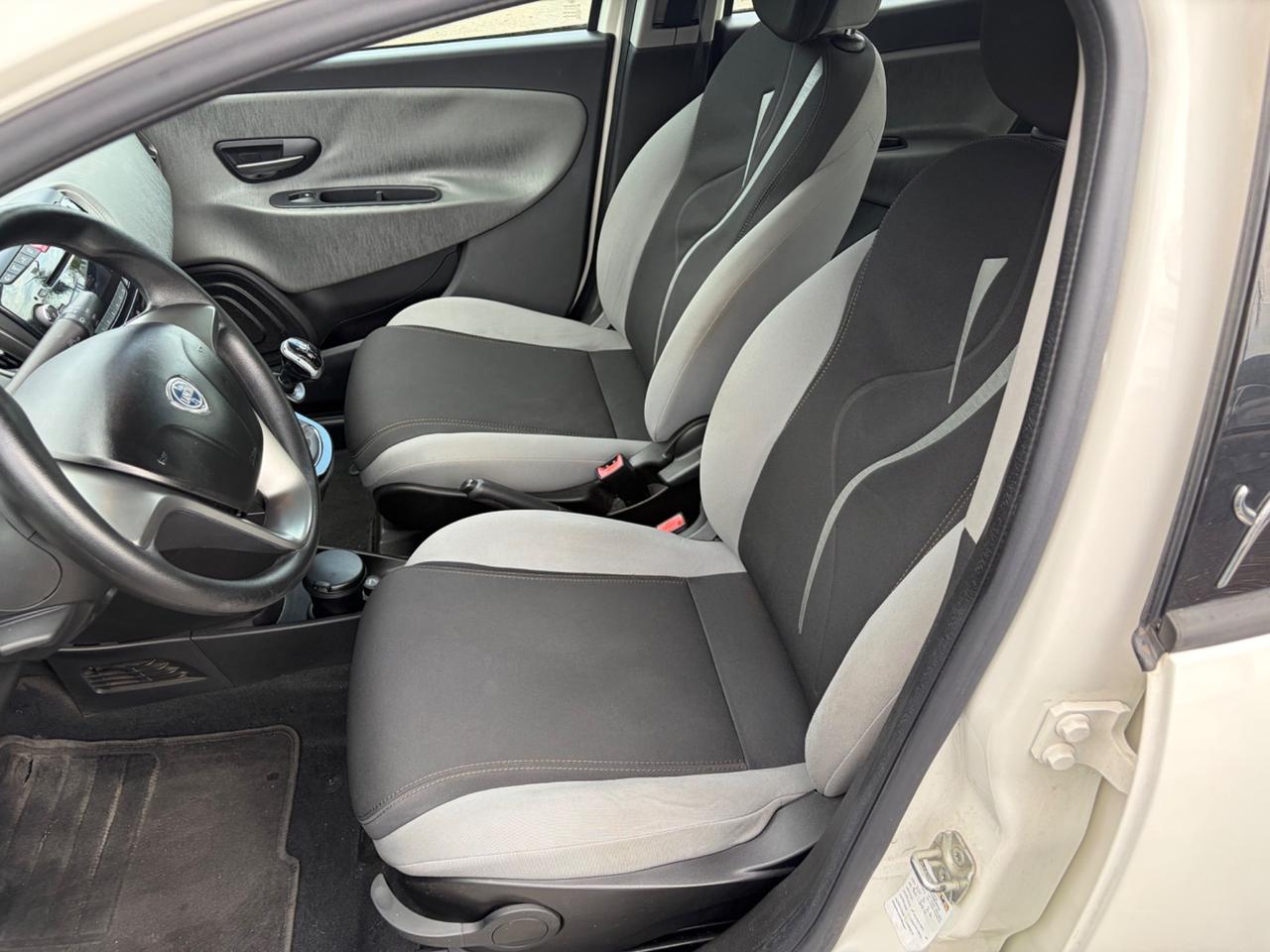 Lancia Ypsilon 1.2 69 CV 5 porte S&S Silver