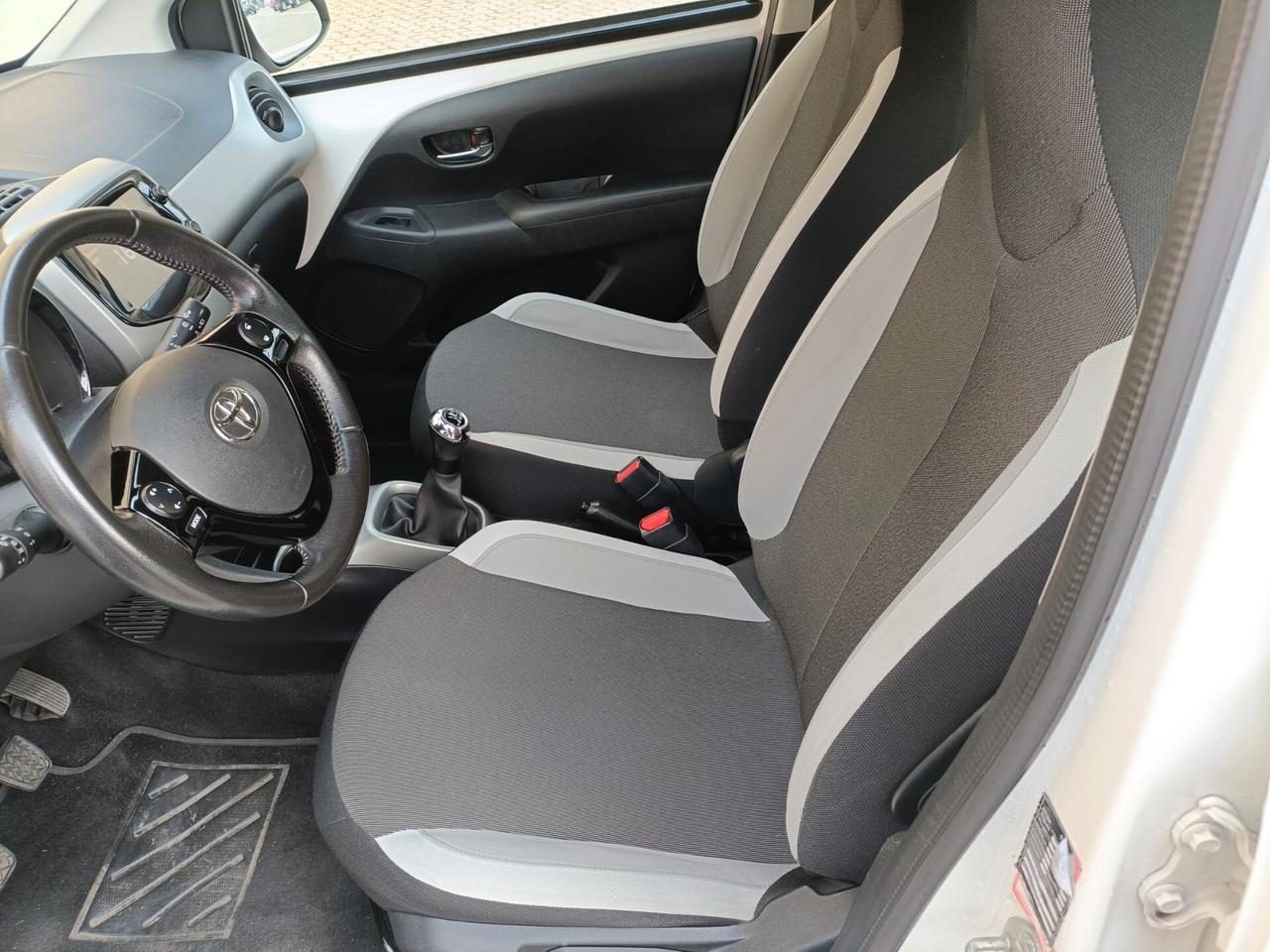 Toyota Aygo 1.0 VVT-i 69 CV 5 porte x-business