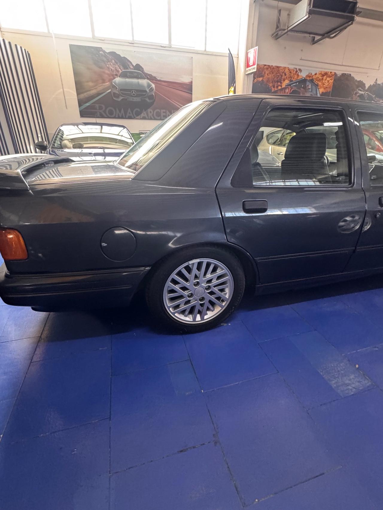 Ford Sierra 2.0i turbo 16V 4p. RS Cosworth Executive