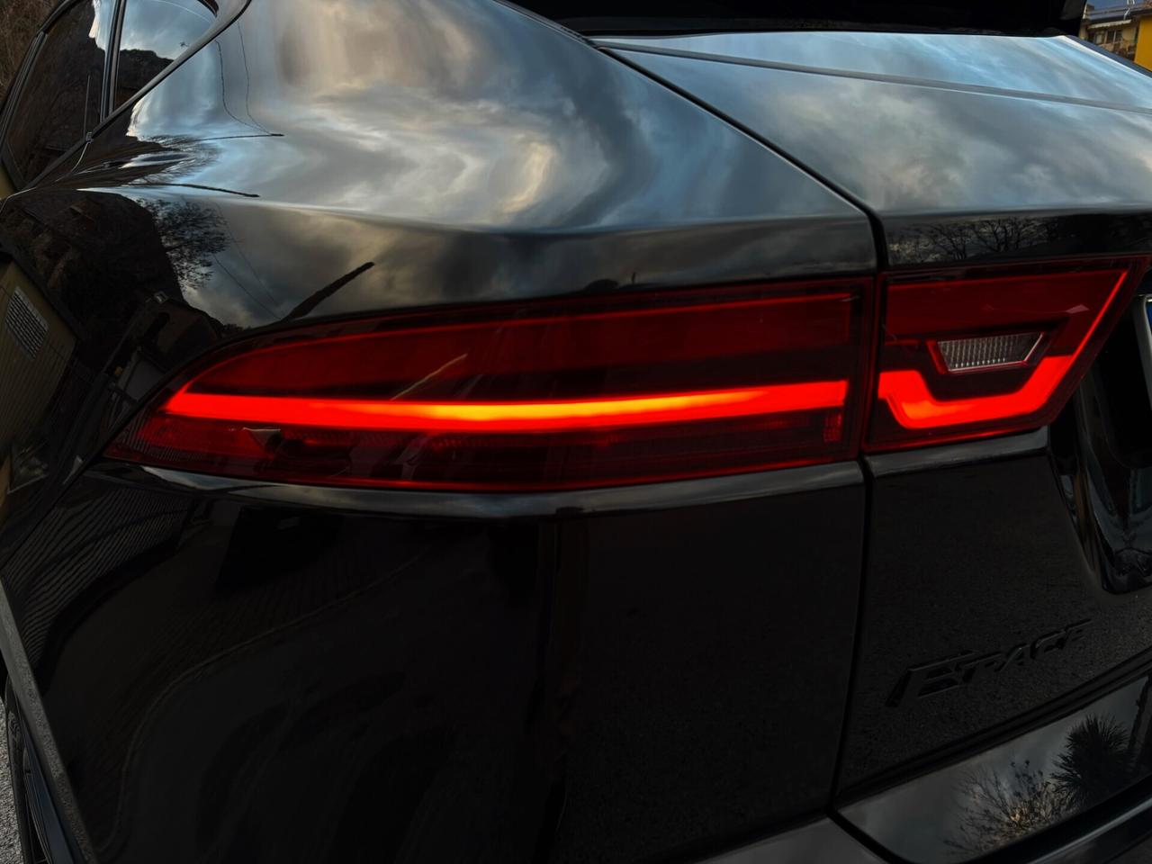 Jaguar E-Pace 2.0D 150 CV AWD R-Dynamic TOTAL BLACK