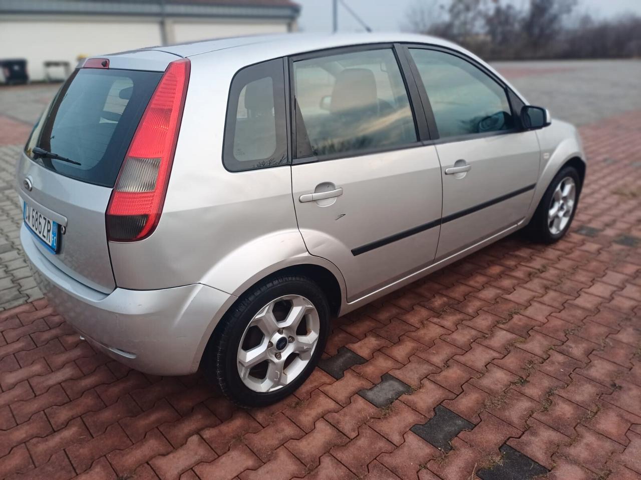 Ford Fiesta 1.2 16V 5p. Ghia