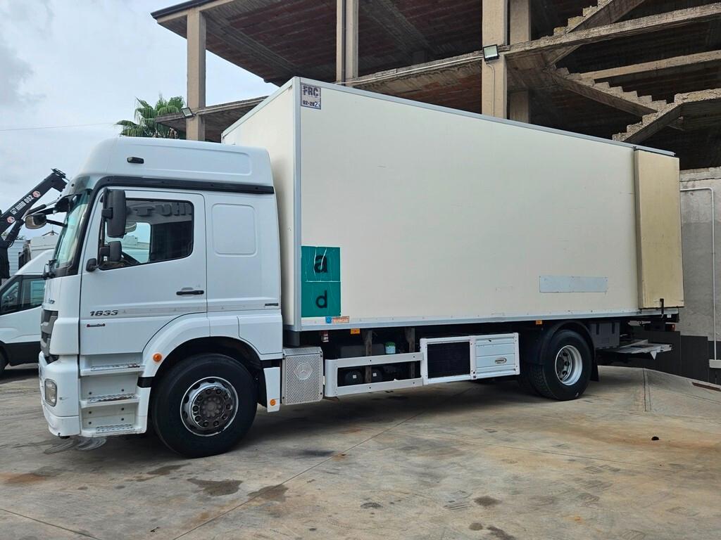 MERCEDES AXOR 1833 FRIGO CON PEDANA-2011