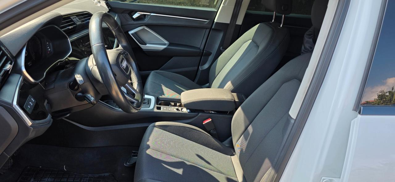 Audi Q3 35 TFSI Business Advanced