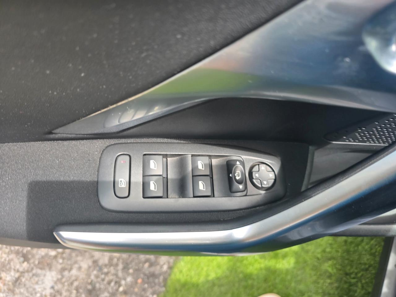 Peugeot 2008 1.2BENZ 82CV 60000KM ALLURE-2020