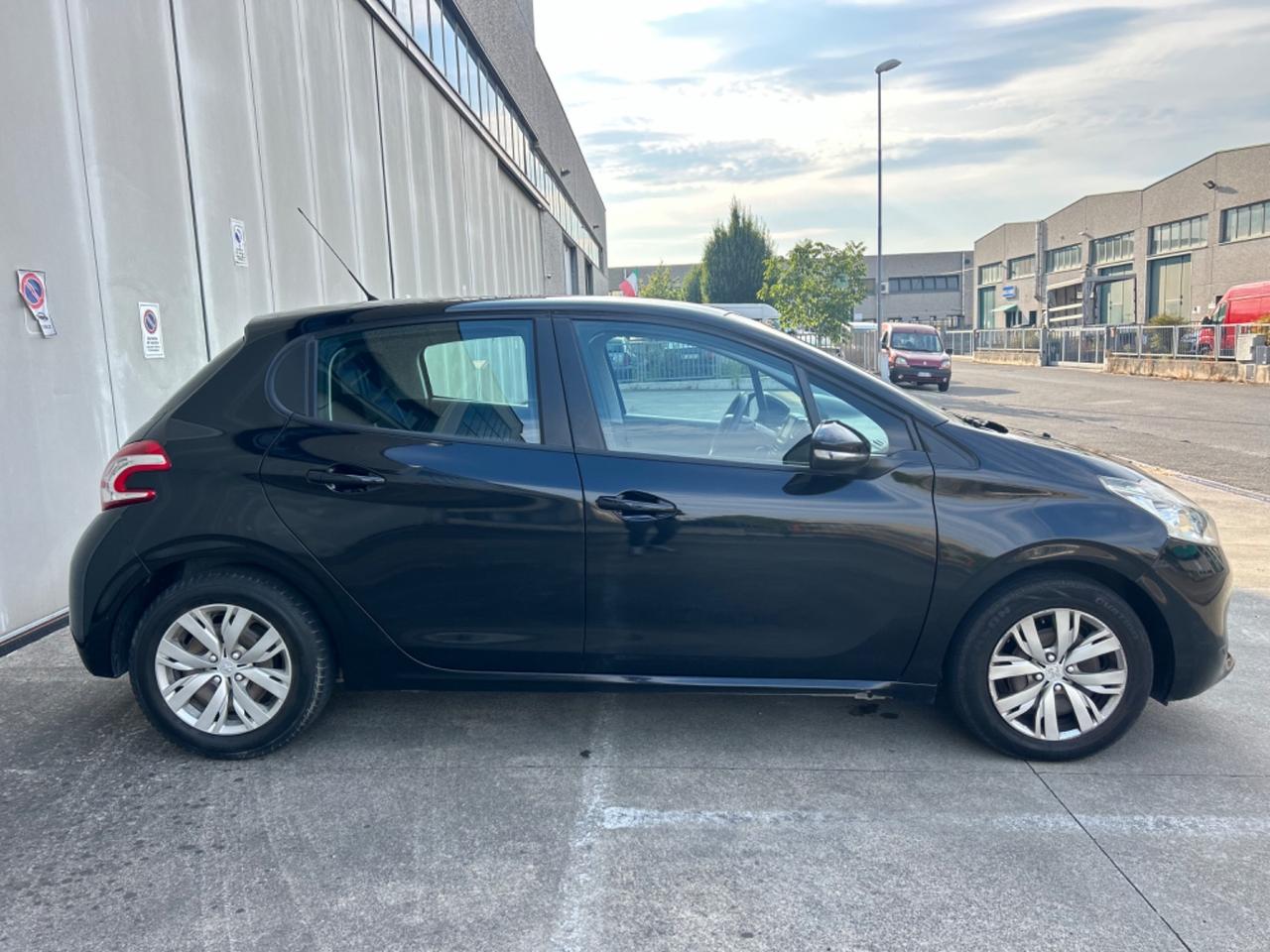 Peugeot 208 1.4 HDi 68 CV 5 porte