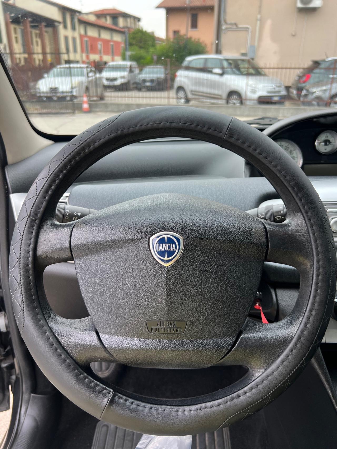 Lancia Ypsilon 1.2 Oro