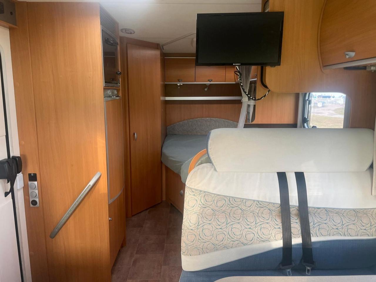 Bürstner Viseo 696 Motorhome con letto matrimoniale