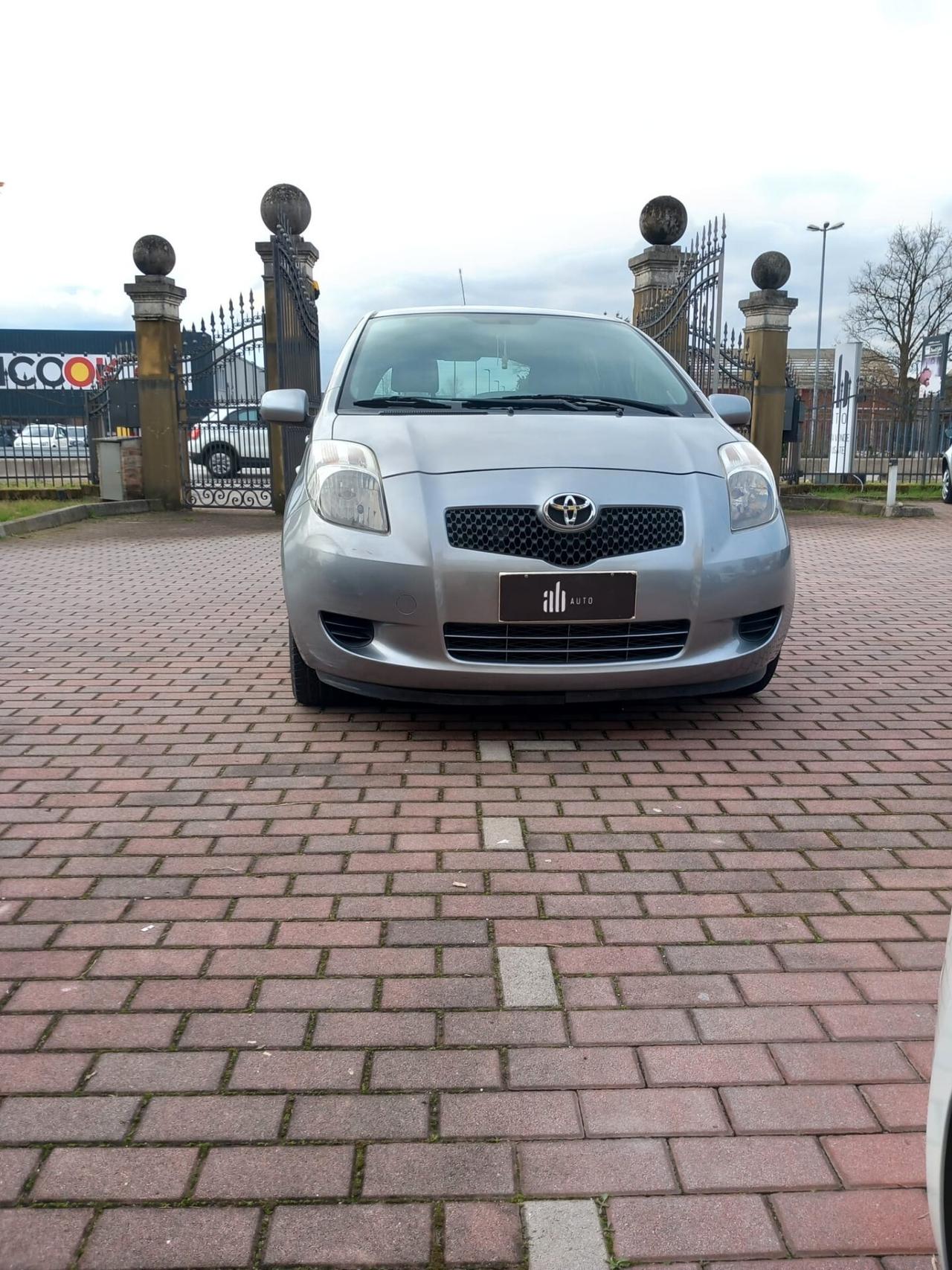 Toyota Yaris 1.0 5 porte