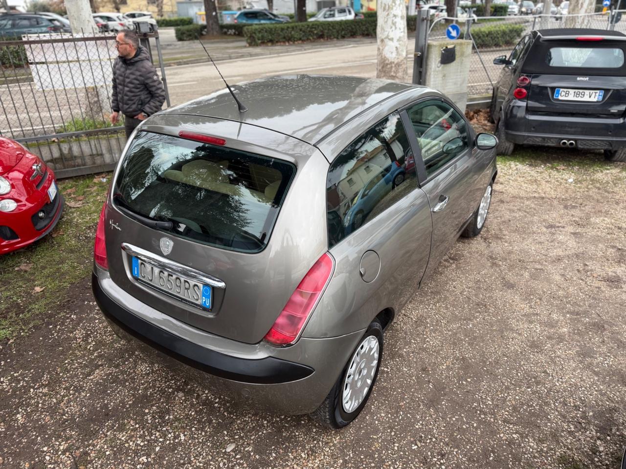 Lancia Ypsilon 1.2 16V Argento
