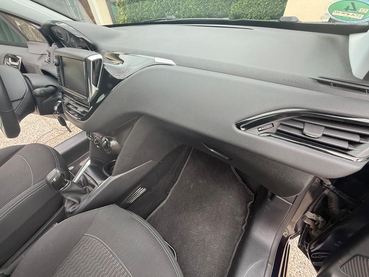 Peugeot 208 PureTech 82 5 porte Active PASSAGGIO INCLUSO