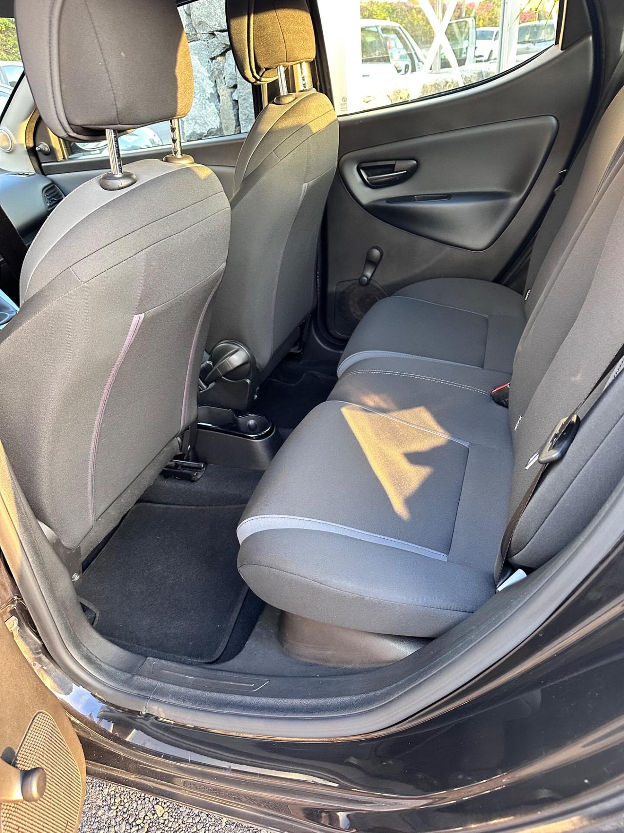 Lancia Ypsilon 1.2 69 CV 5 porte Silver