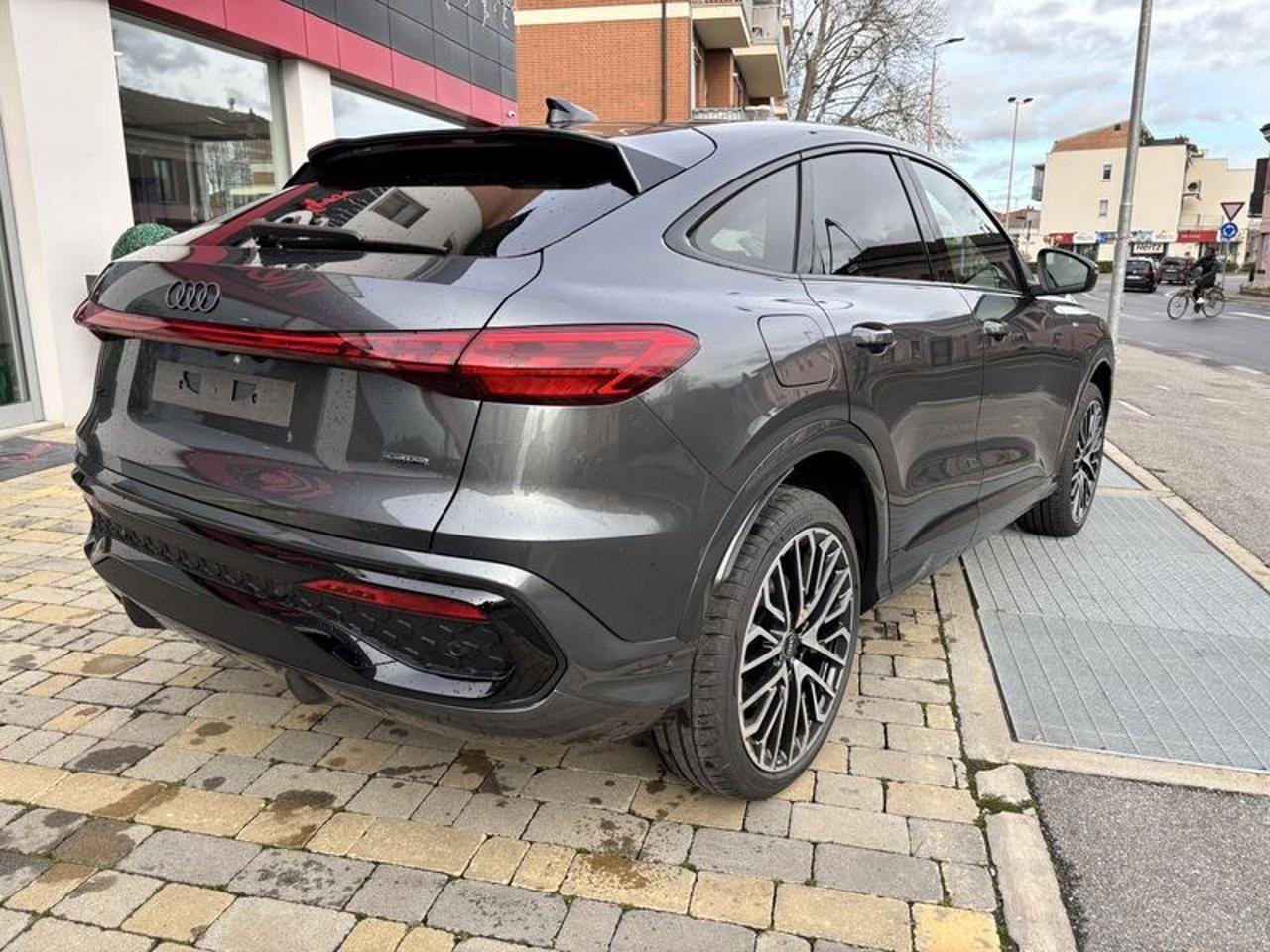 Audi Q5 SPB 40 TDI 204 CV quattro S tronic Identity Black