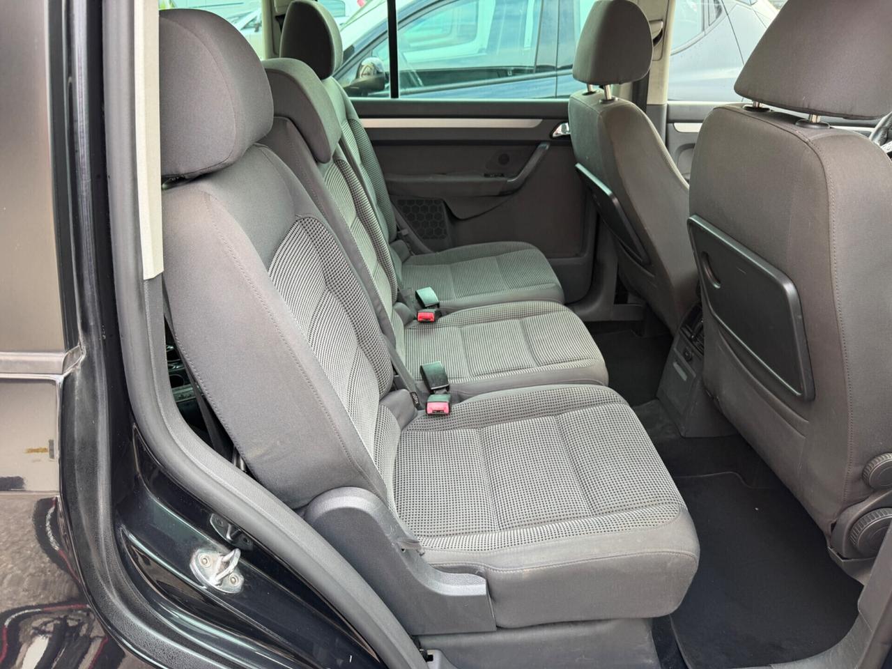 VW Touran 2.0 TDI 5-POSTI 6-MRCE FAMIGLIARE