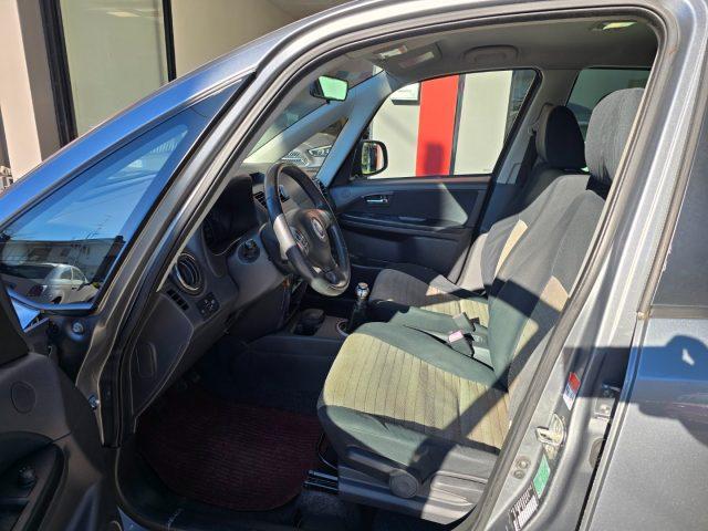 FIAT Sedici 1.6 16V 4x4 Dynamic Clima Autom C.L 16" Radio CD