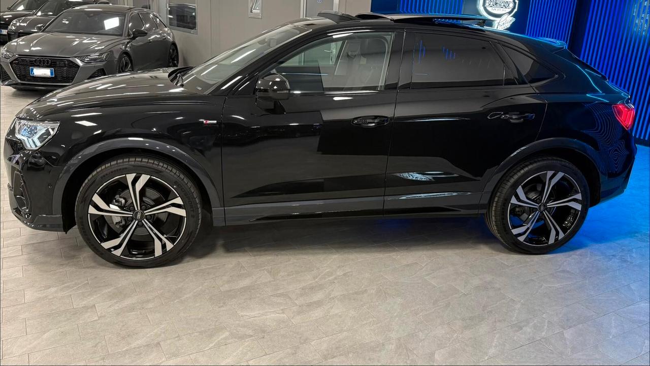 AUDI Q3 SPB 35 TDI IDENTITY BLACK KM0 2024 TETTO APRIBILE