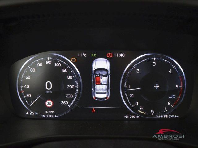 VOLVO XC40 D3 Momentum Core - PER OPERATORI DEL SETTORE