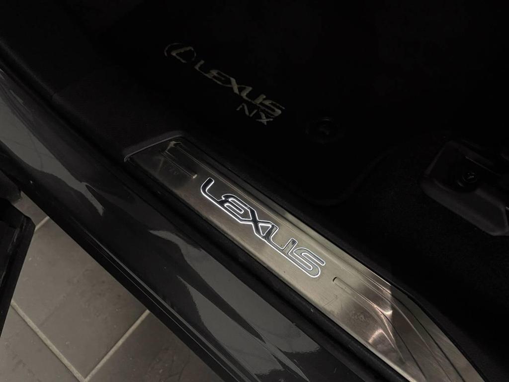 Lexus NX 2.5 Hybrid Premium 4WD e-CVT
