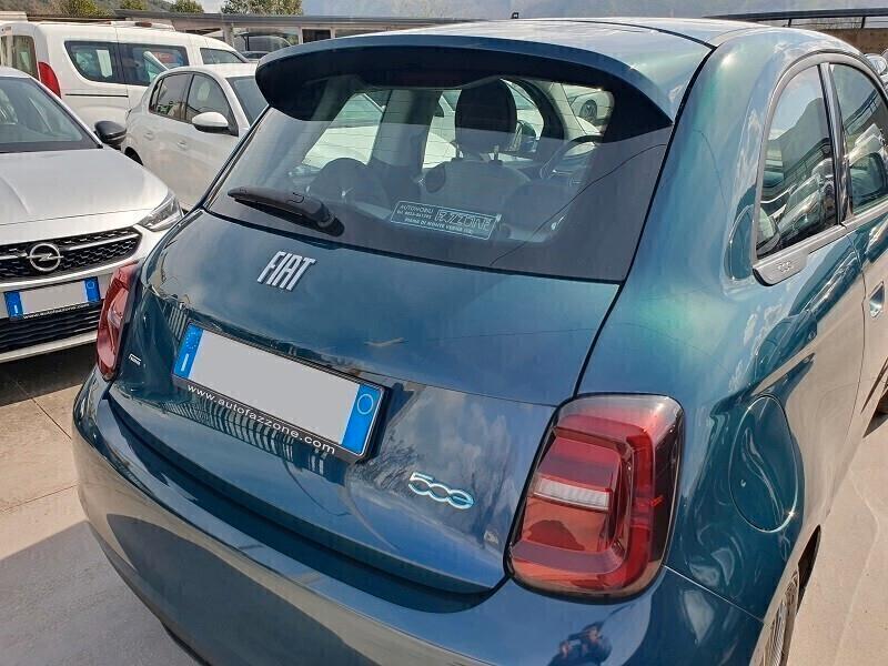 FIAT NUOVA 500e 118CV ICON 42 kWh NAV 10 KM 9MILA