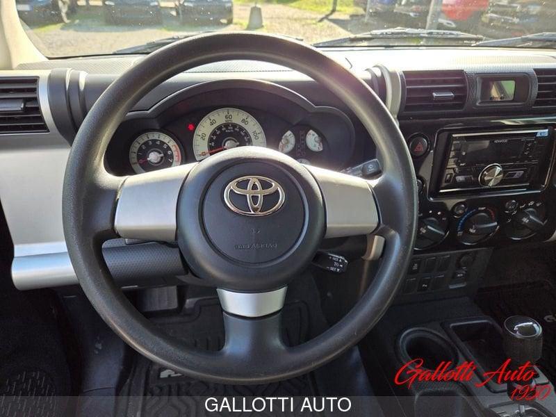 Toyota FJ Cruiser 4.0 benzina 239CV 2WD