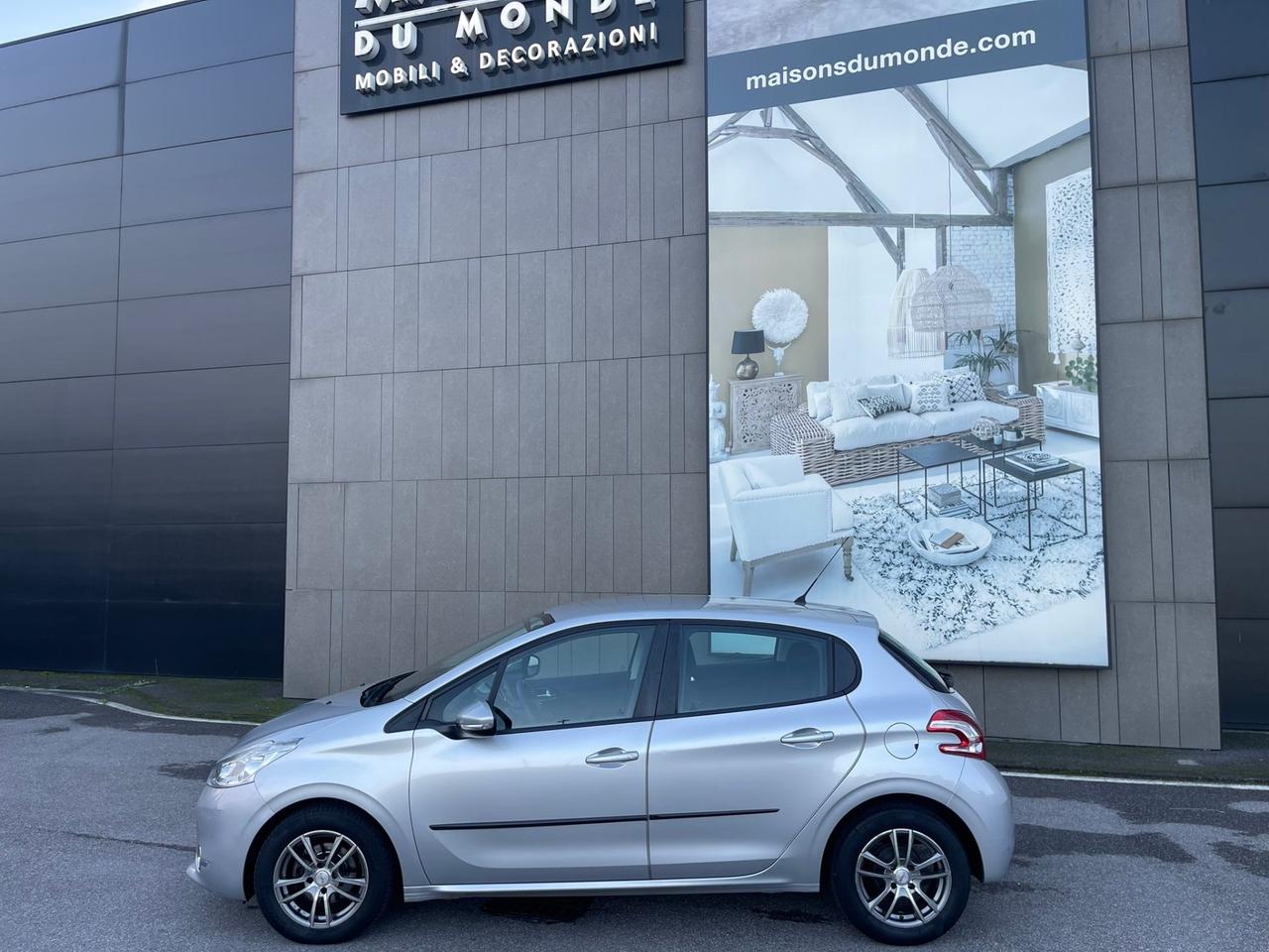 Peugeot 208 PureTech 1.2 CV 82 5P Allure