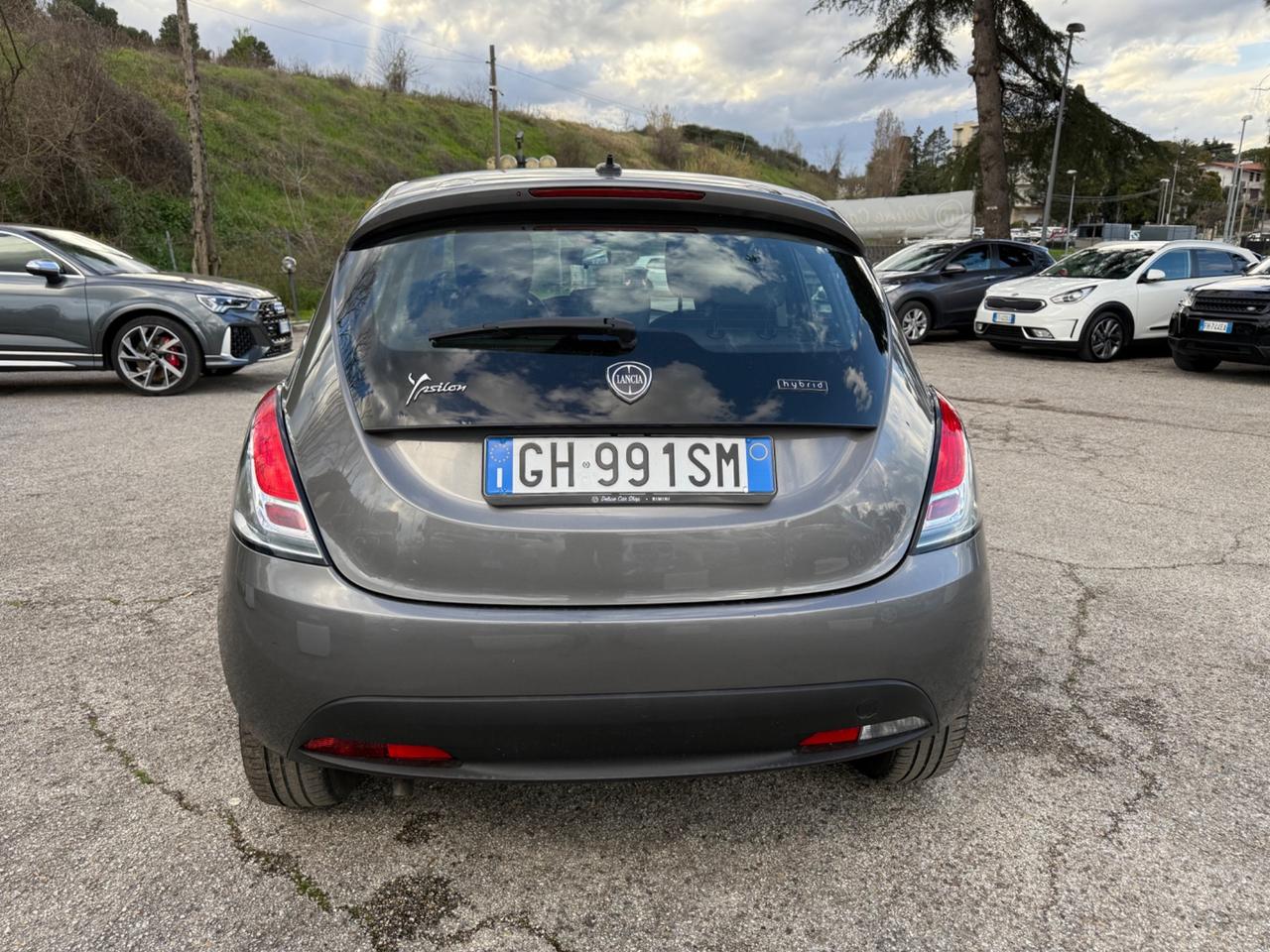 Lancia Ypsilon 1.0 FireFly 5 porte S&S Hybrid Ecochic Silver