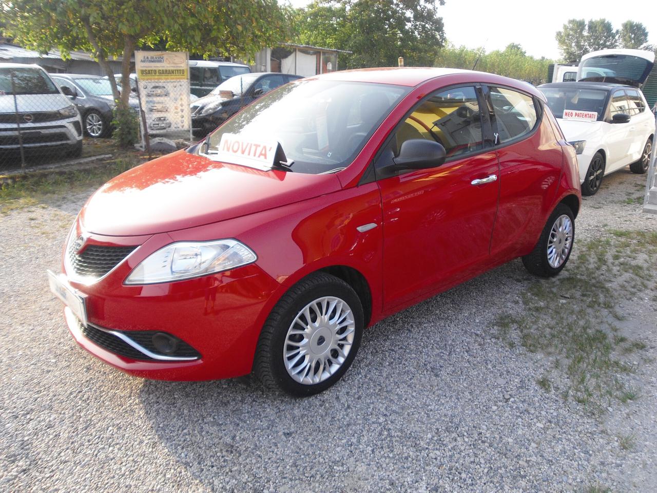 Lancia Ypsilon 1.2 69 CV 5 porte Silver neopatentati