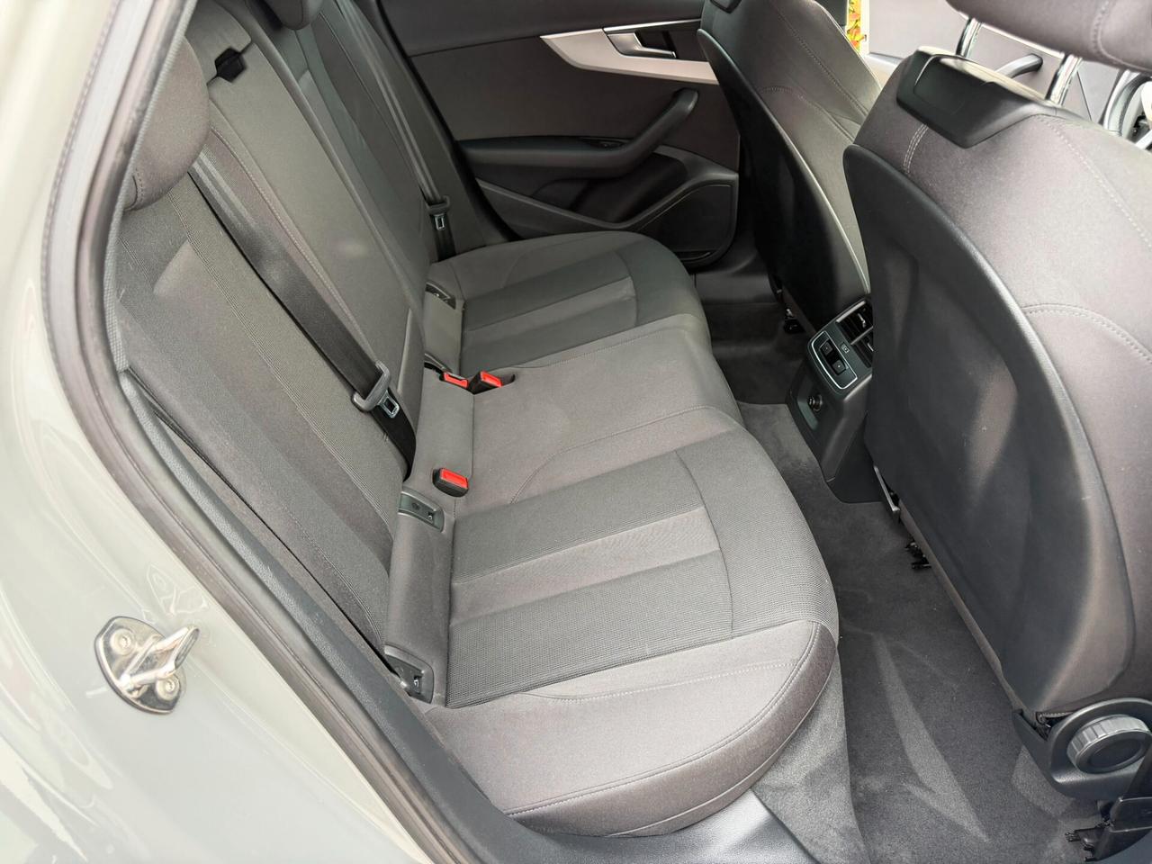 Audi A4 Avant 30 TDI 136 CV S-tronic S-line edition