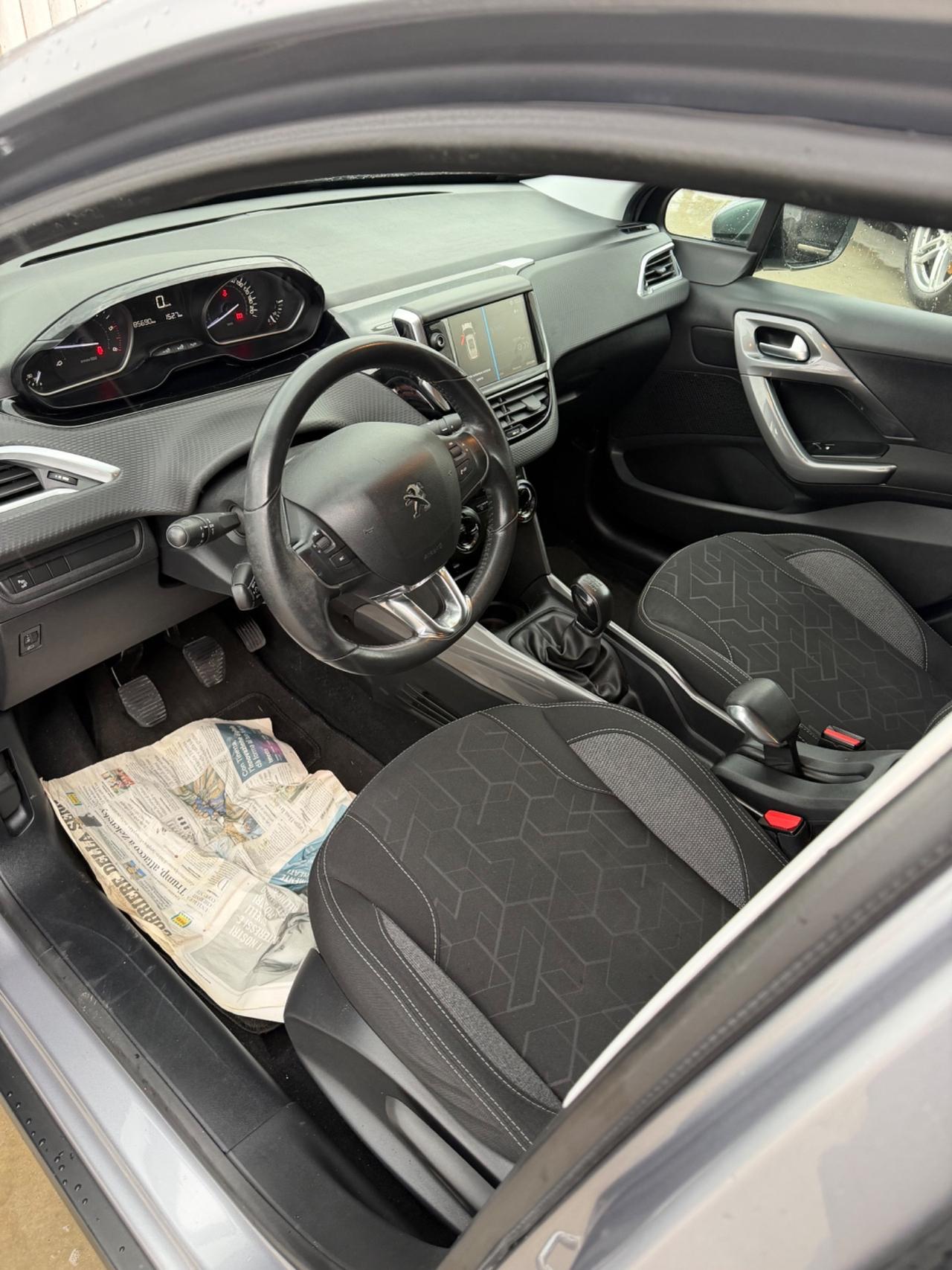 Peugeot 2008 BlueHDi 100 S&S Black Matt