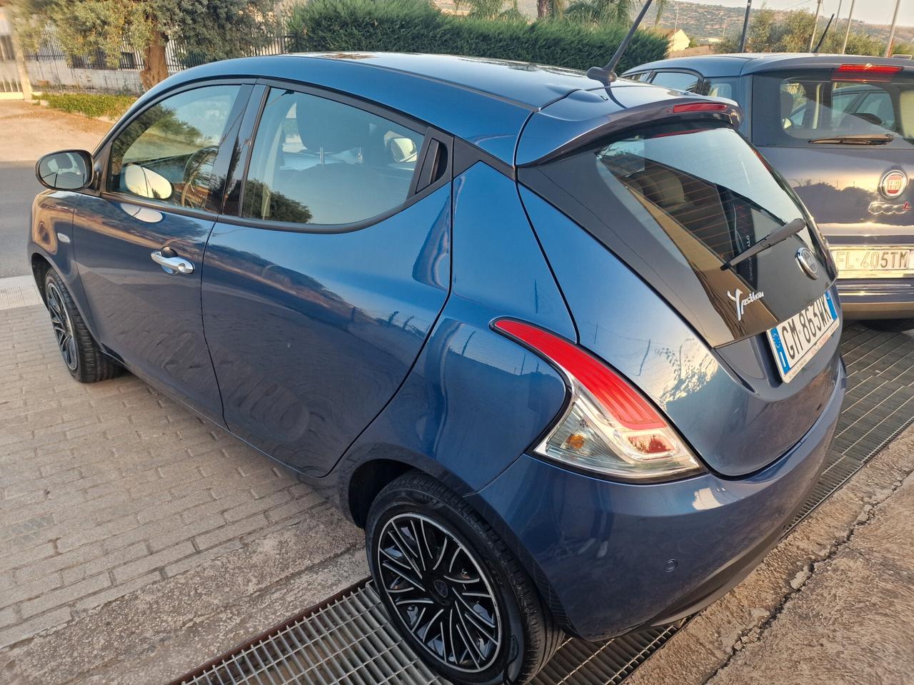 Lancia Ypsilon 1.0 FireFly 5 porte S&S Hybrid Alberta Ferretti