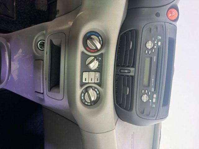 NISSAN Almera Tino 1.8i 16V cat ZX