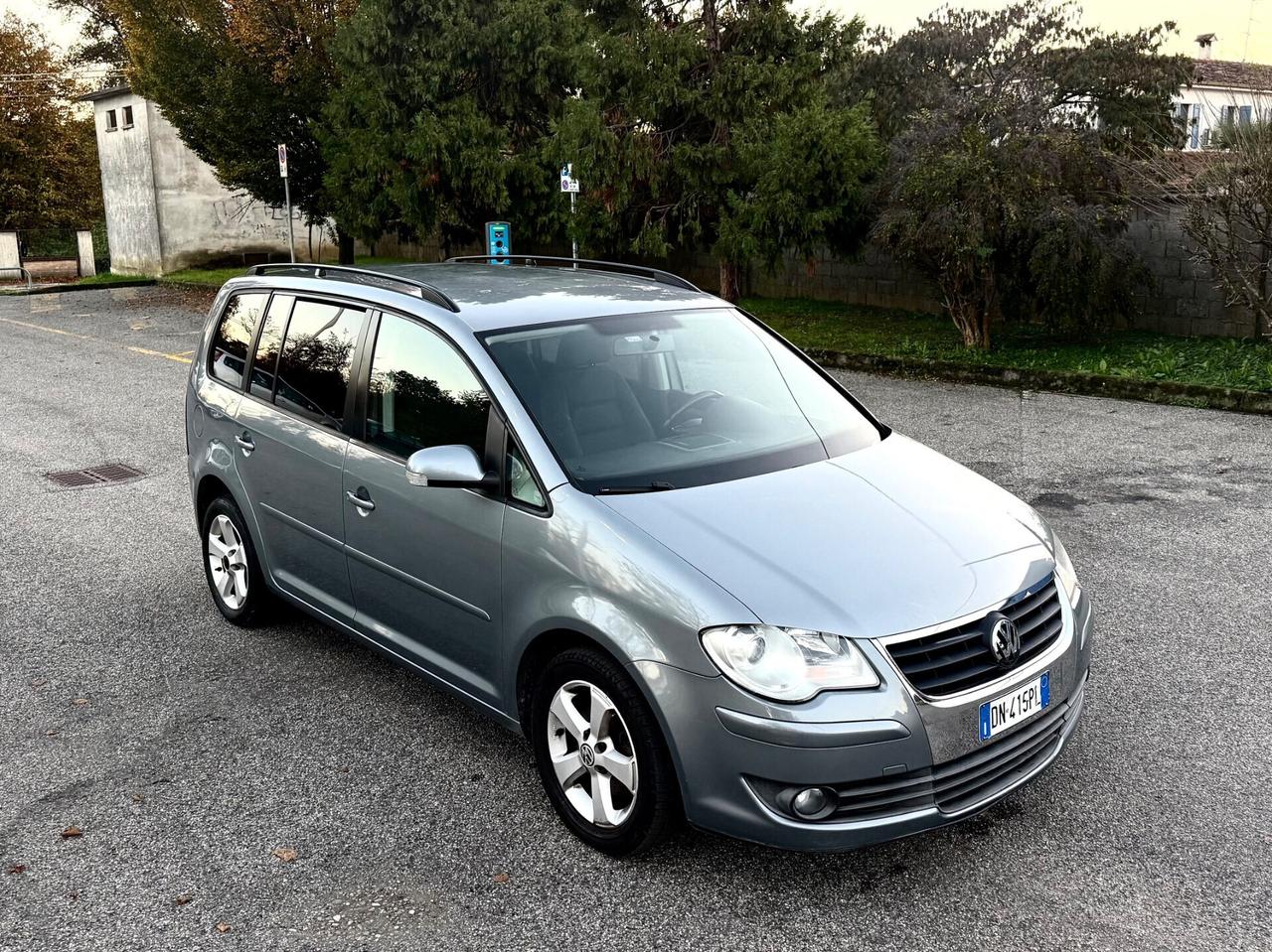 Volkswagen Touran 1.6 Conceptline