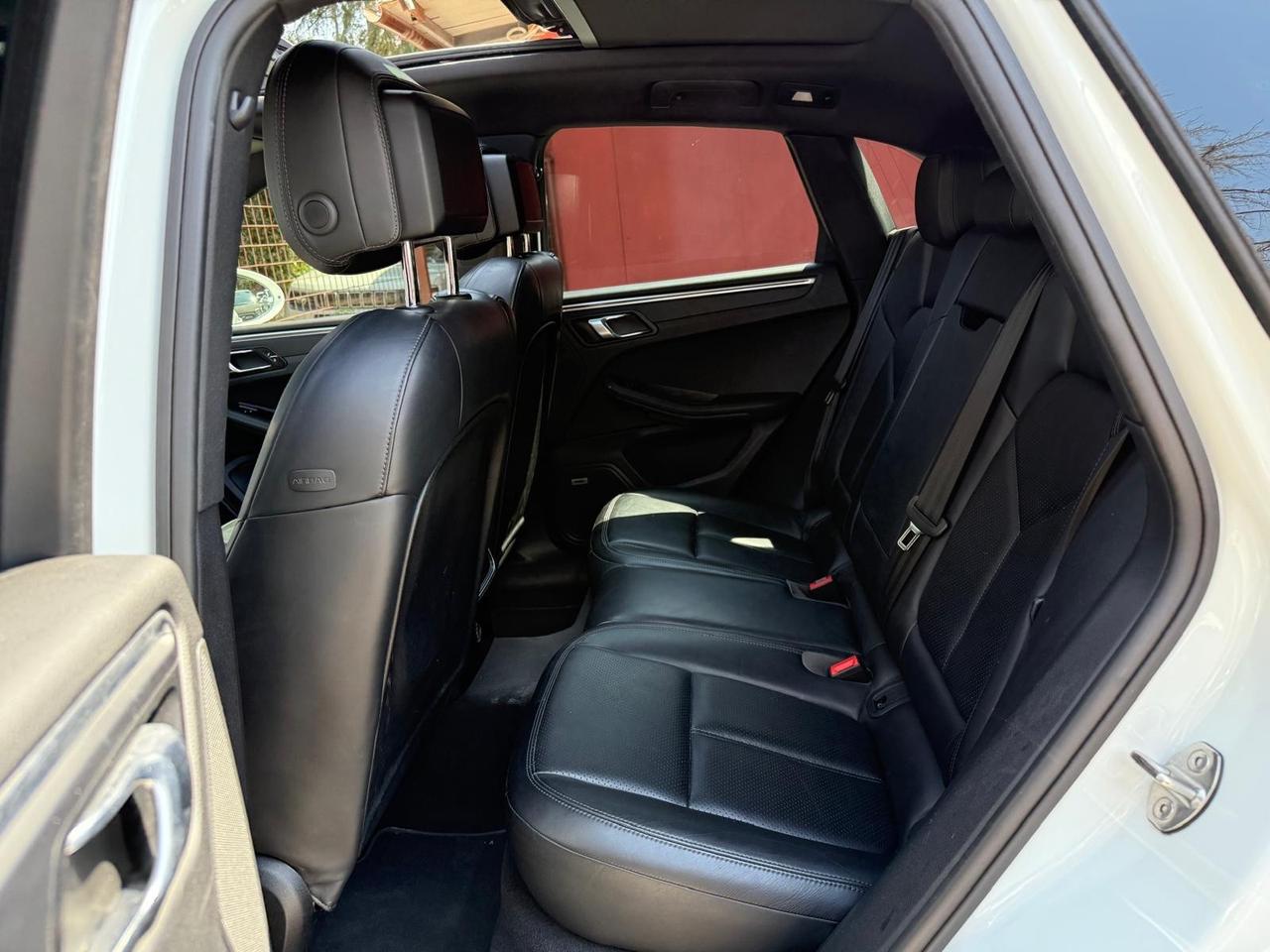 Porsche Macan 2.0 BENZINA 245CV TETTUCCIO NEVI LED SOSPENSIONI PDC PELLE SEDILI ELETTRICI KAMERA