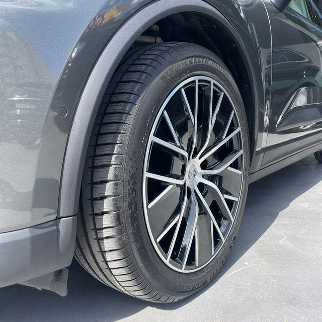 PORSCHE - Macan EV - 4