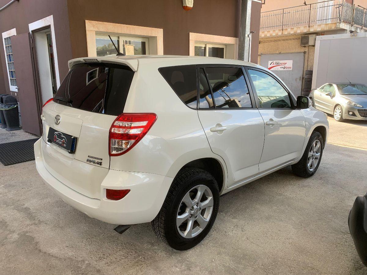 TOYOTA - RAV4