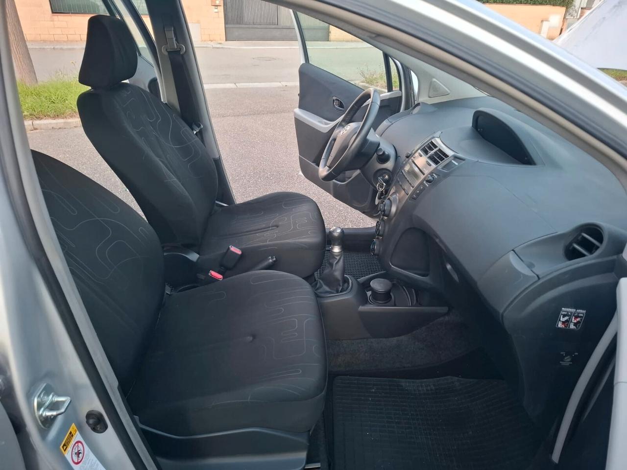 Toyota Yaris 1.0 5 porte SOLAMENTE 104.000 KM