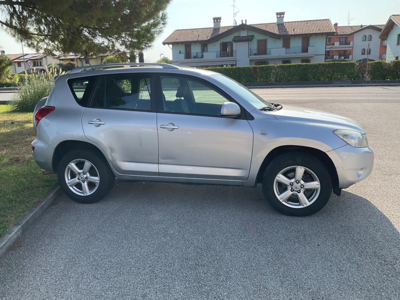 Toyota RAV 4 RAV4 2.2 D-4D 136 CV Sol