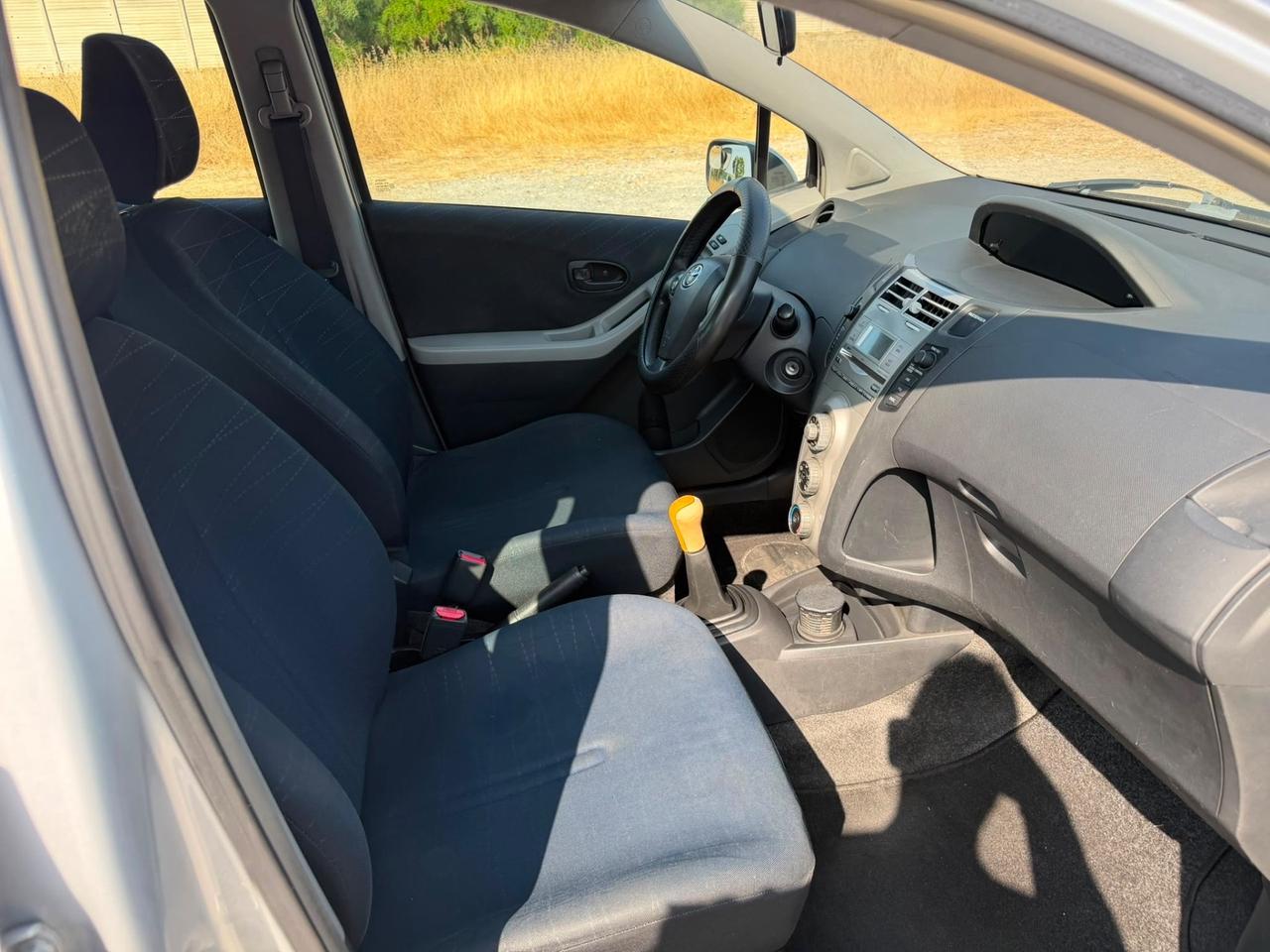 Toyota Yaris Benzina-5 Porte- Neopatentati- Clima